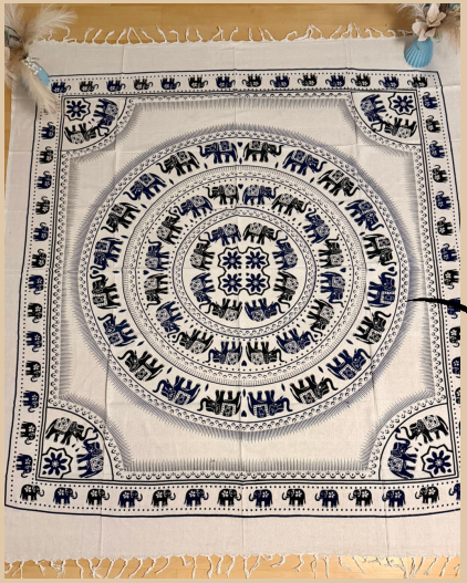 Tapiz / Manta Multiusos "LALITA" – Elefantes Sagrados, Flores & Flecos en Azul Marino y Blanco