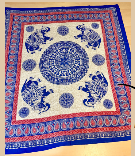 Tapiz / Manta Multiusos "MAYA" – Elefantes Reales, Chakra Mandala & Cenefa Paisley en Azul y Rojo