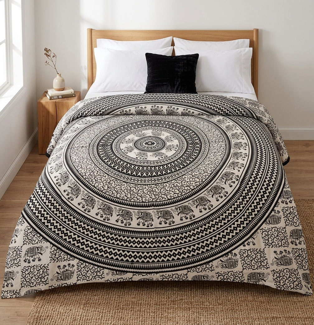 Tapiz / Manta Multiusos "PRANA"  – Mandala Tradicional Hindú y Elefantes en Blanco y Negro