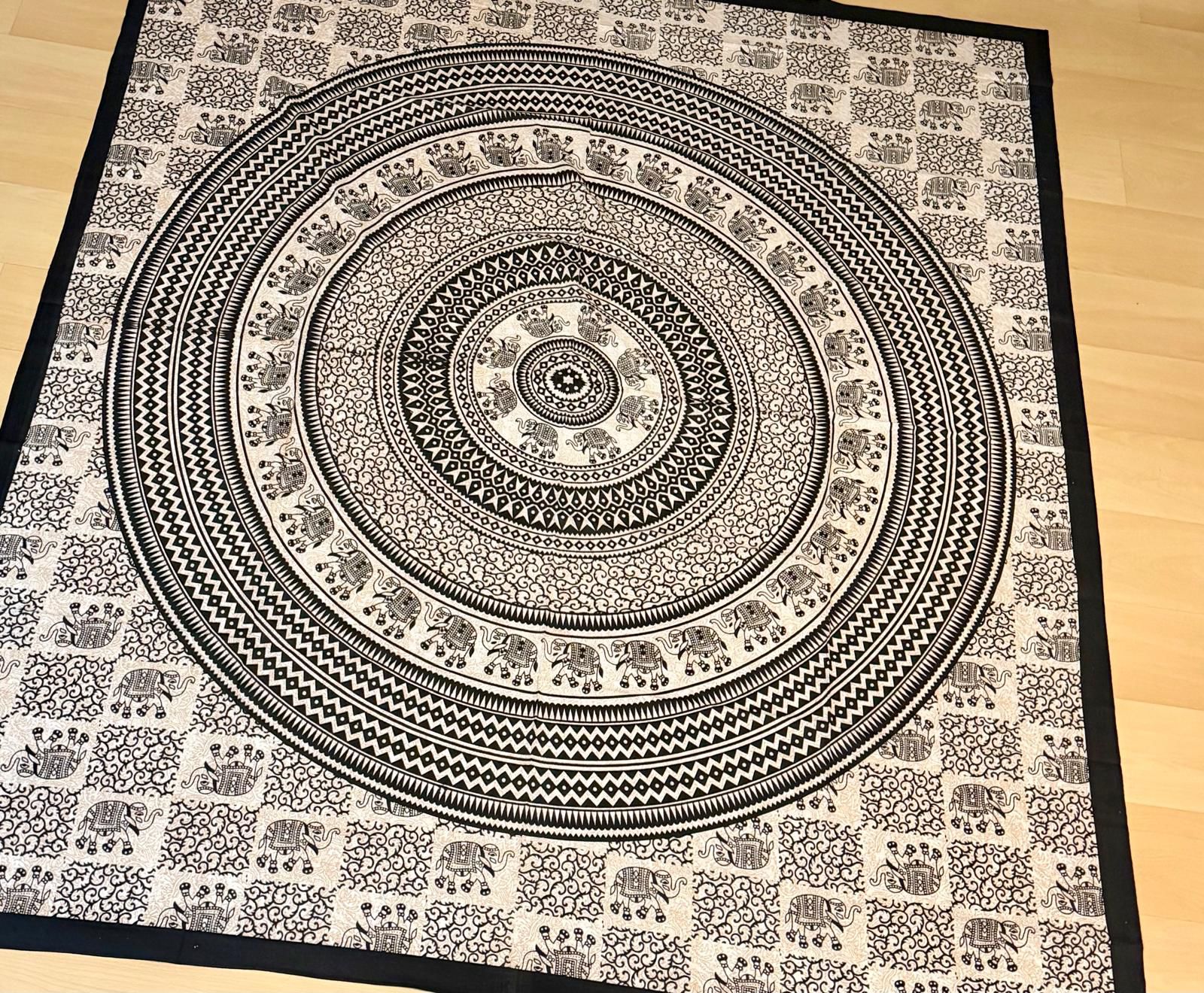 Tapiz / Manta Multiusos "PRANA"  – Mandala Tradicional Hindú y Elefantes en Blanco y Negro