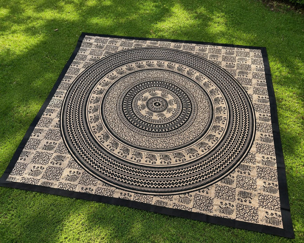 Tapiz / Manta Multiusos "PRANA"  – Mandala Tradicional Hindú y Elefantes en Blanco y Negro