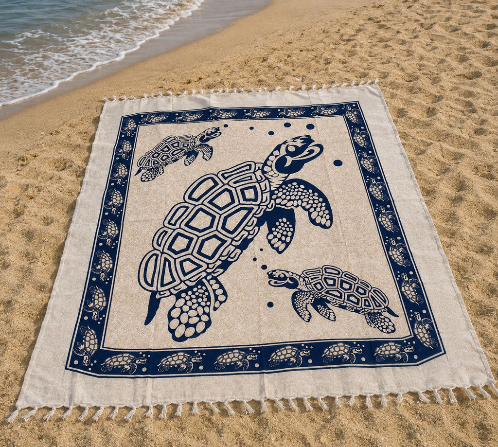 Tapiz / Manta Multiusos "KAI" – Familia de Tortugas Marinas con Flecos en Azul Marino