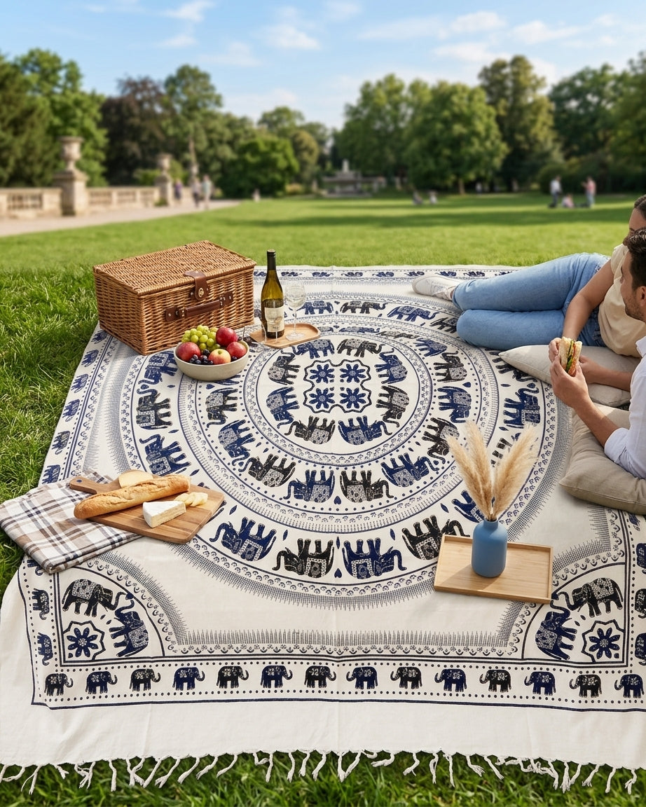 Tapiz / Manta Multiusos "LALITA" – Elefantes Sagrados, Flores & Flecos en Azul Marino y Blanco